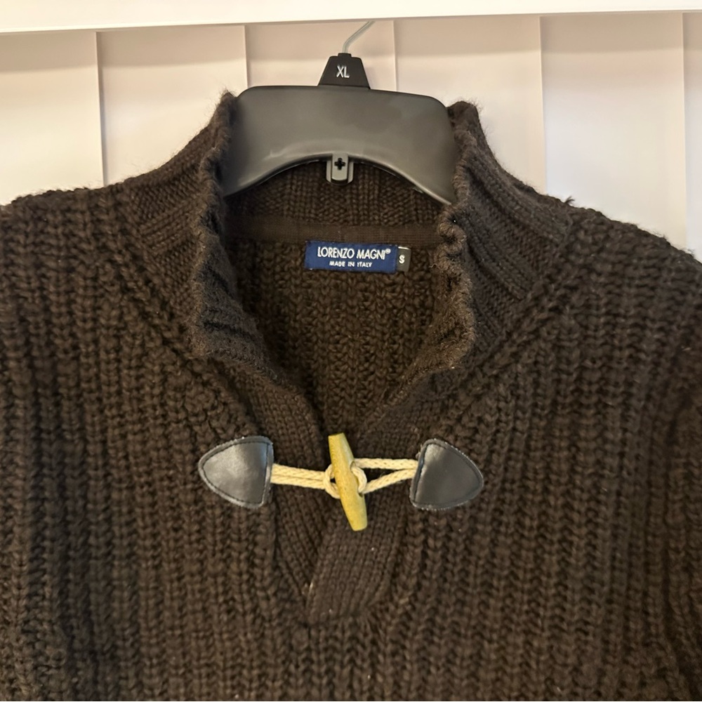 Lorenzo Magni Men's Brown Pullover Sweater with Toggle Closure, Small